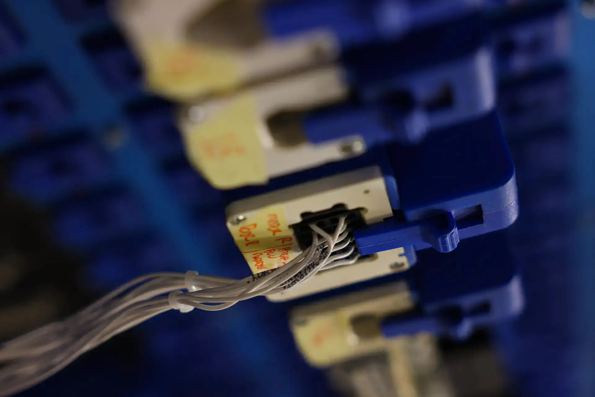 Famiglia Artigiana cablaggi elettrici
